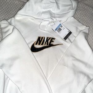 Brand new women’s Nike white hoody loose fit